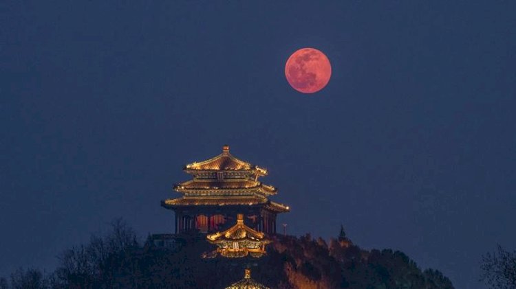 Çin'de 'yapay Ay' inşa edildi