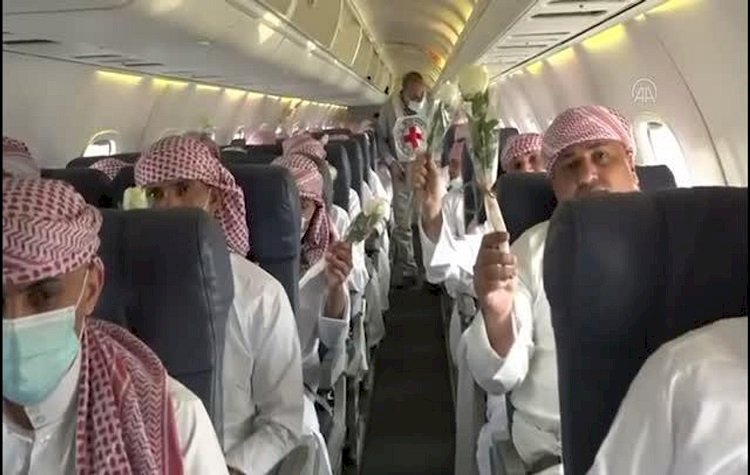 Suudi Arabistan'ın serbest bıraktığı Husi esirleri taşıyan uçaklar Yemen'e gelmeye başladı