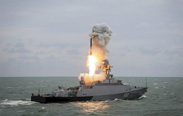 Ukrayna Karadeniz'de Bir Rus Askeri Gemisini Daha Vurdu