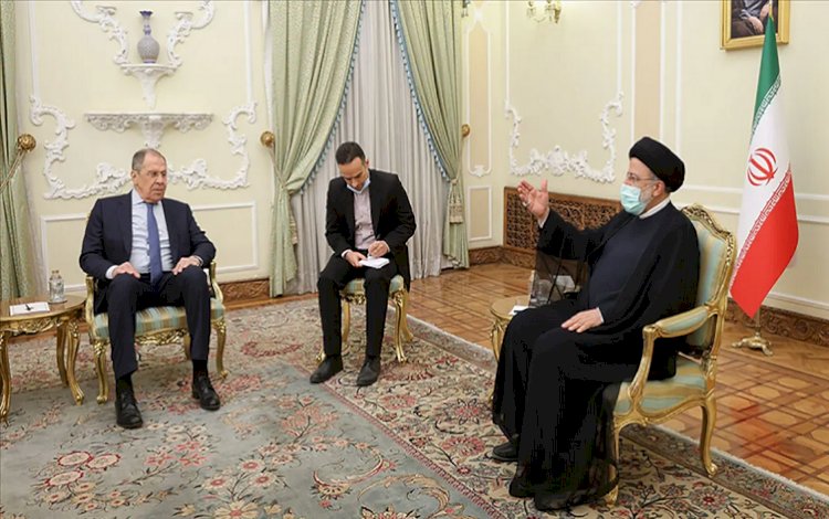 Lavrov, Tahran'da İran Cumhurbaşkanı Reisi ile görüştü
