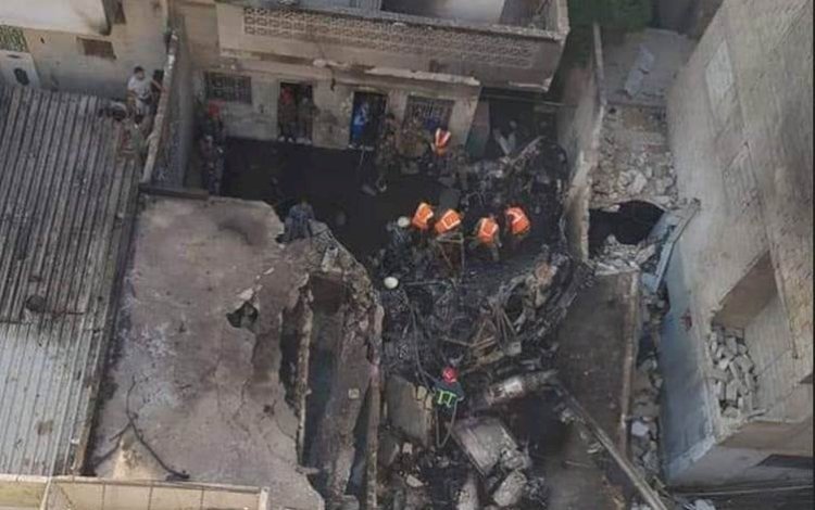 Suriye'de askeri helikopter bir evin üstüne düştü: 3 ölü