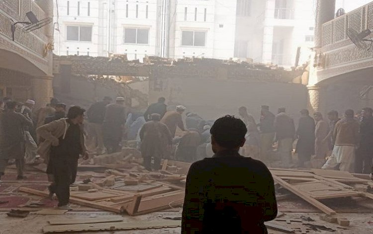 Pakistan'da bir camide patlama: Çok sayıda ölü ve yaralı var