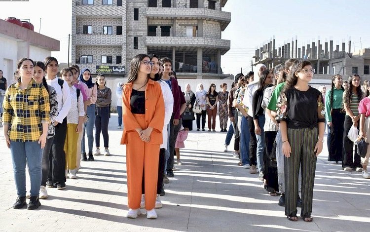 Rojava’da ilk ders zili çaldı: 800 bin öğrenci eğitime başladı