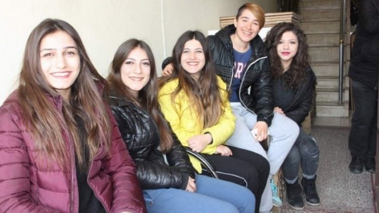 Amasyalı 5 kadın futbolcu Siirt'e gönüllü transfer oldu
