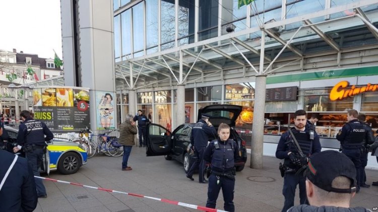 Almanya'da yayalar üzerine araba sürüldü: 3 yaralı