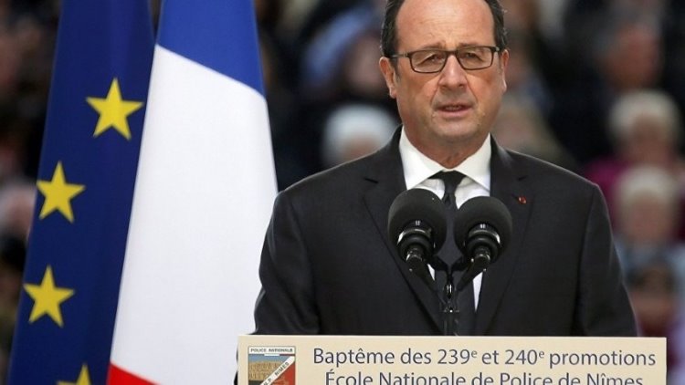 Hollande'ın konuşması sırasında, keskin nişancı silahı ateşi