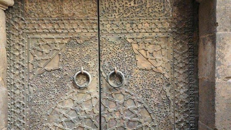 Mısır'ın başkenti Kahire'de bulunan Mescîd'ul- Kurdî (Kürt Camiî)'nin kapısı