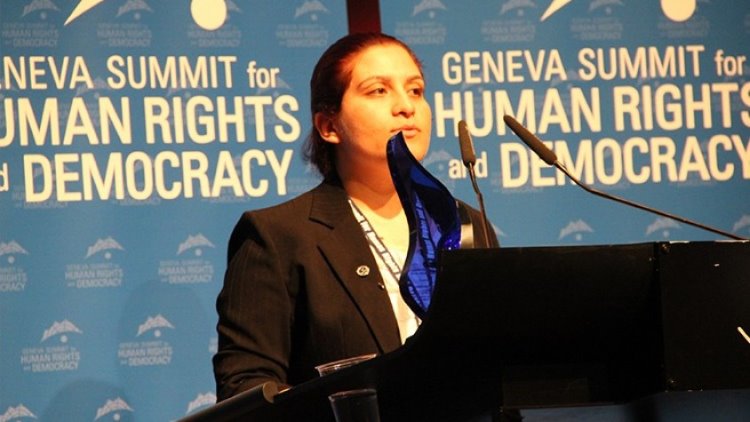 Ezidi Kürd kadın Şirin Delal'e, Cenevre Demokrasi ve İnsan Hakları ödülü verildi.