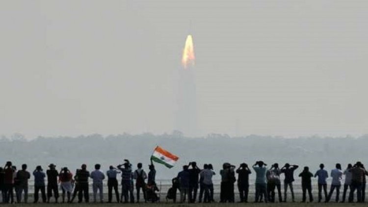 Hindistan uzaya tek seferde 104 uydu gönderdi