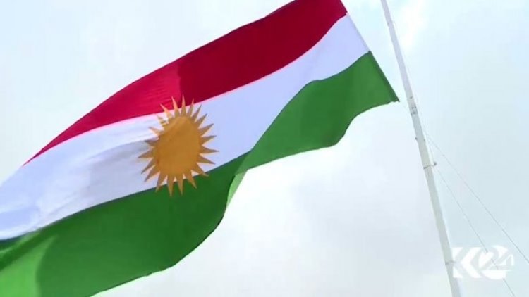 Kerkük'ün ilçelerinde de Kürdistan bayrağı göndere çekildi