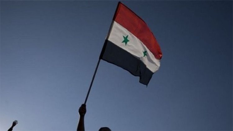 Suriye bayrağı Menbic'de