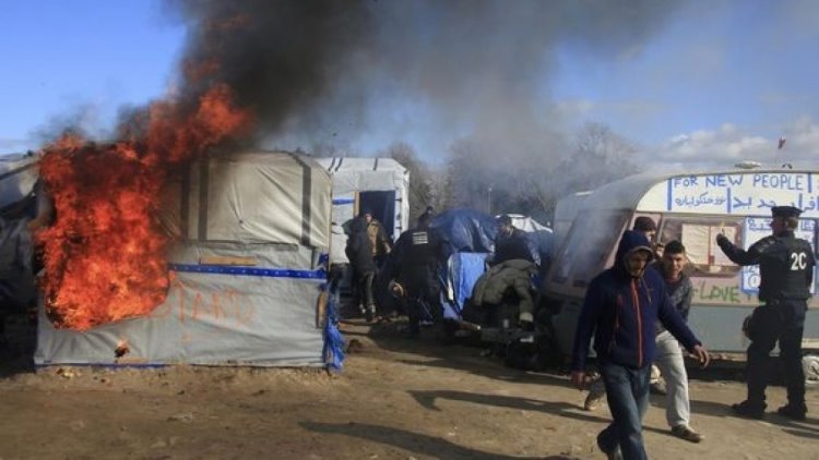 Mülteci kampında yangın: 1 bebek öldü