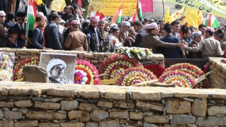 Kürt lider Mela Mistefa Barzani mezarı başında anıldı