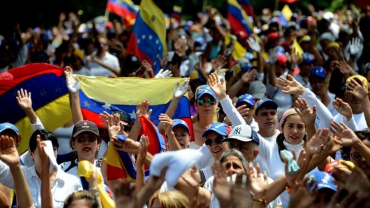 Venezuela'da gösterilerde ölen 20 kişinin ardından sessiz protesto