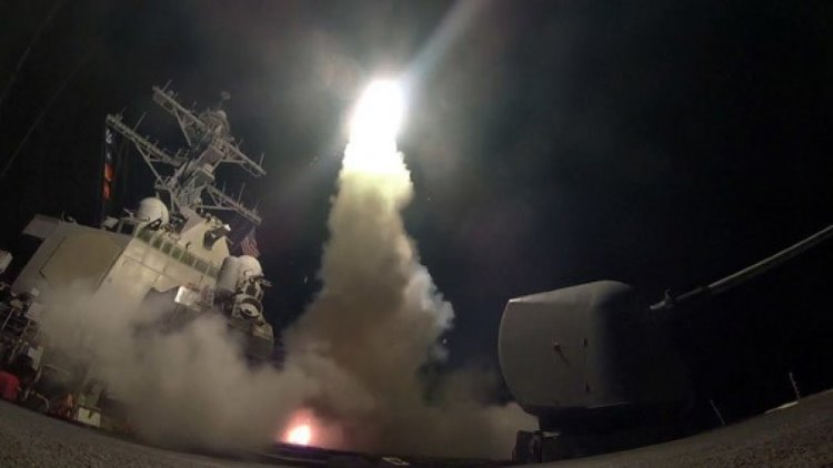ABD Suriye'ye onlarca füze fırlattı!