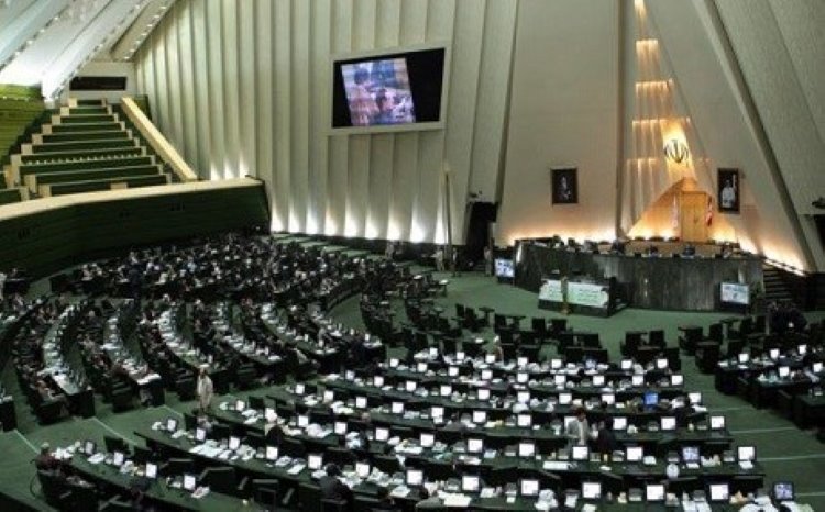 İran'da meclis başkanlığında 2 Kürt