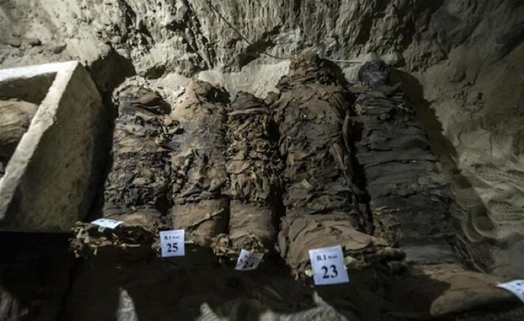 Mısırda 17 mumya dolu yeraltı mezarlığı keşfedildi