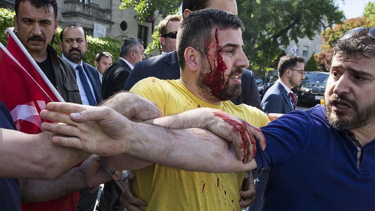 Türkiye'nin Washington Büyükelçiliği konutu önünde kavga
