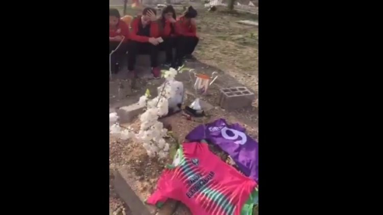 Amedspor futbolcuları kupayı kaptan Şehmus Özer'in mezarına götürdü