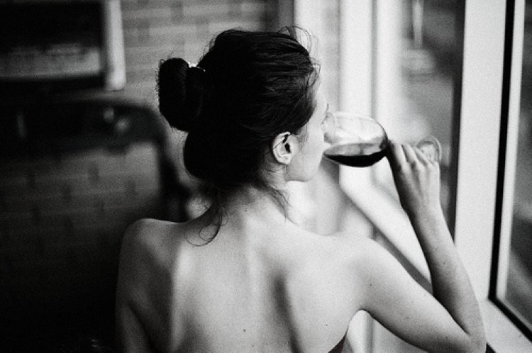 Günde yarım kadeh şarap meme kanseri riskini artırıyor