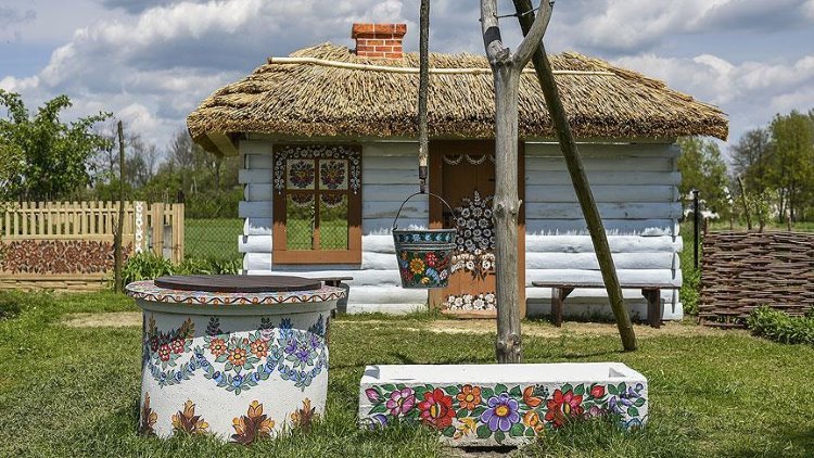 Polonya'da çiçek desenli köy