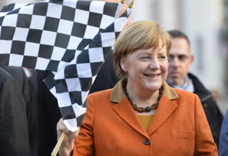 Almanya'nın En Büyük Eyaletindeki Seçimi Merkel'in Partisi Kazandı