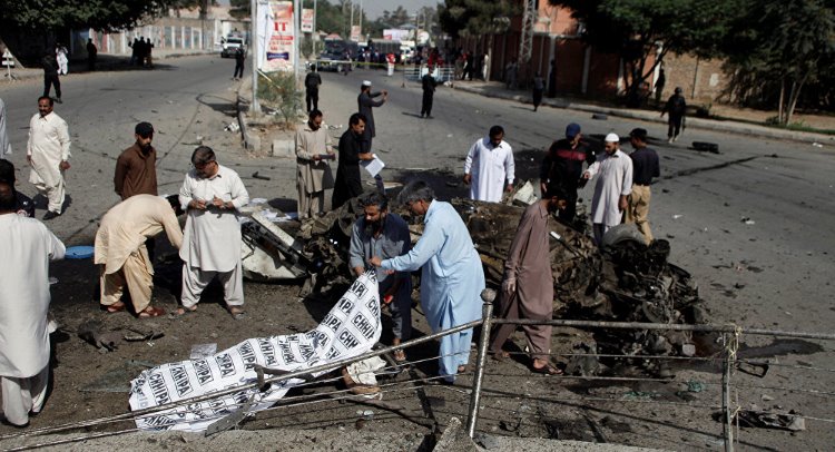 Pakistan'ın üç kentinde saldırılar, 40 ölü ve yaralılar var