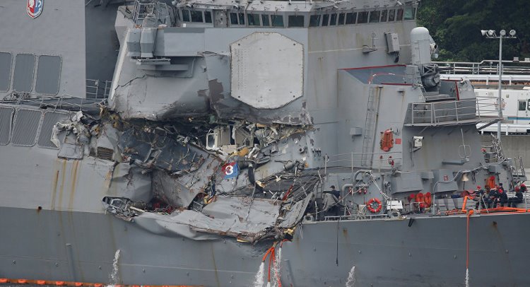 Amerikan uçak gemisi kaza yaptı, ölü ve yaralılar var