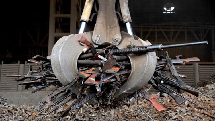 BM, FARC'ın silahları için 44 konteyner hazırladı