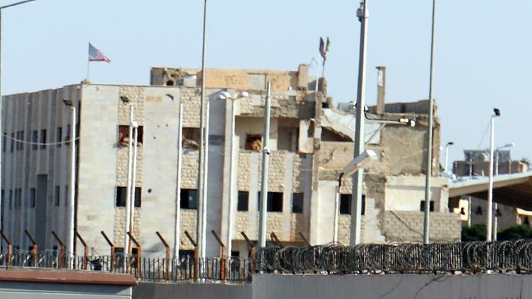 Tel Abyad'da PKK/PYD binasına ikinci ABD bayrağı asıldı