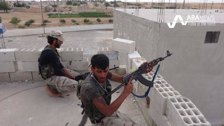 IŞİD, güvenli bölgeye kaçmaya çalışan sivillerin üzerine bombalı araç sürdü