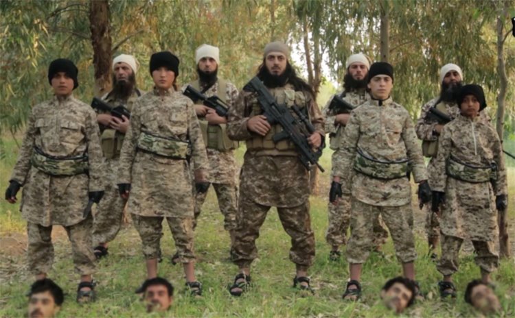 Türk IŞİD militanları 2 Türk, 1 Rus ve 1 İranlı eski IŞİD savaşçısını infaz etti