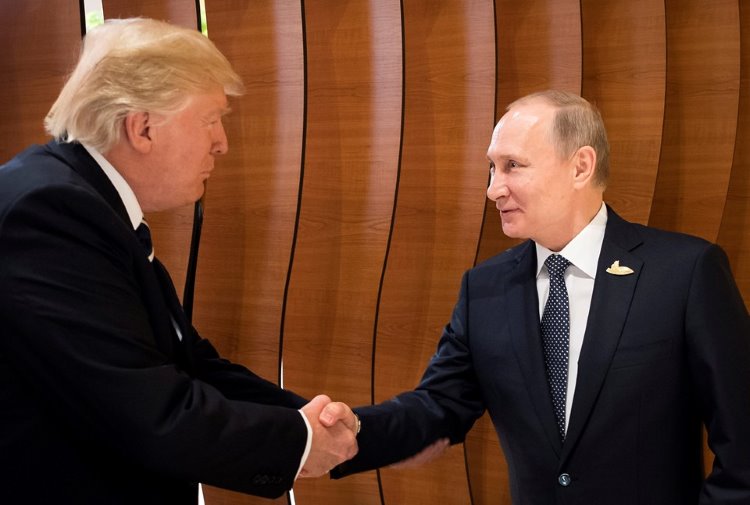 Putin ile Trump ilk kez yüz yüze görüştü