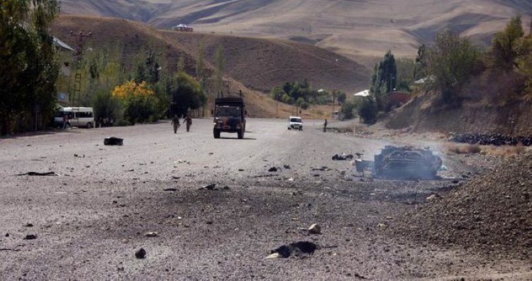 Hakkari'de PKK saldırısı: 1 Koruyucu hayatını kaybetti