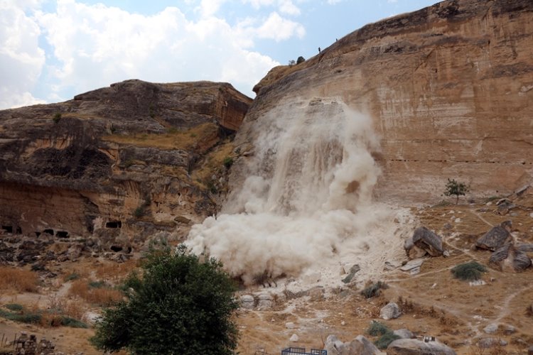 Batman valisi Hasankeyf’te: Patlayıcı yok, kayaları dağcılar düşürüyor