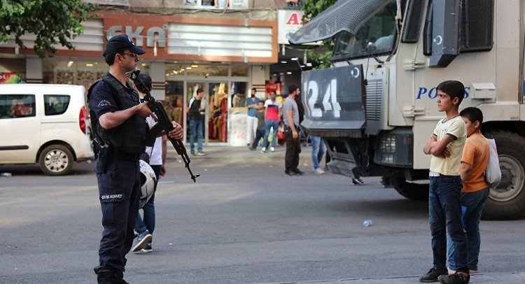 Diyarbakır'da cihatçı örgüte gözaltı operasyonu 