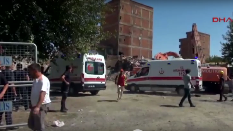 Sur'daki yıkım sırasında iki işçi yaralandı
