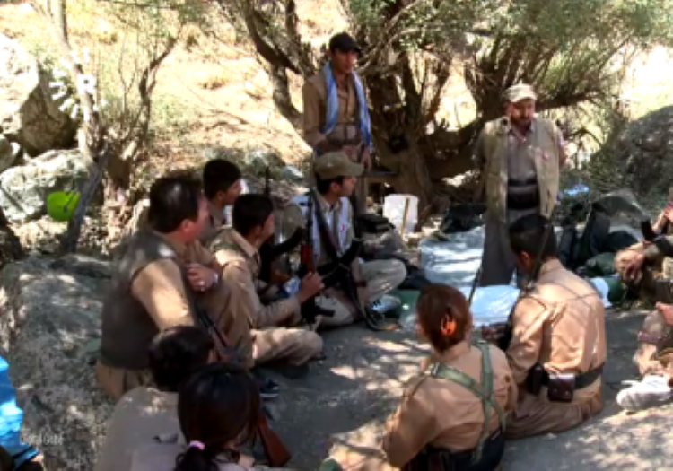 Doğu Kürdistanlı peşmergelerle köylüler çatıştı
