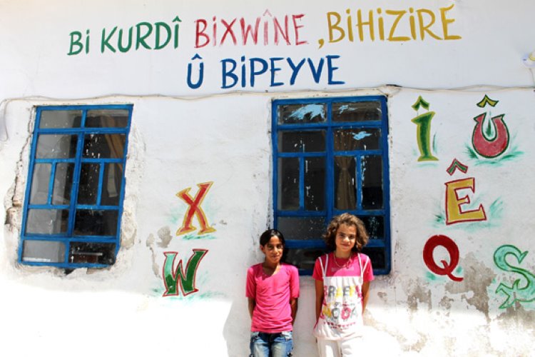 Rojava'da eğitim dili Kürtçe oldu