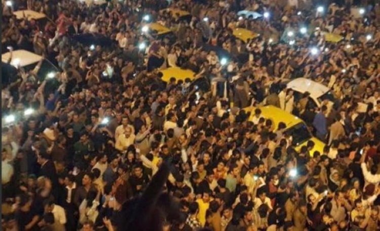 İran, referandum sonucunu kutlayanları tutukluyor