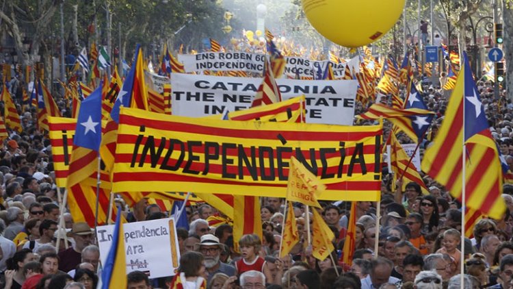 Katalonya  parlamentosu,bağımsızlık ilan etti