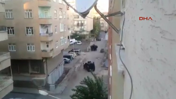 Diyarbakır'ın merkezinde çatışma; 1 polis hayatını kaybetti, 11 yaralı