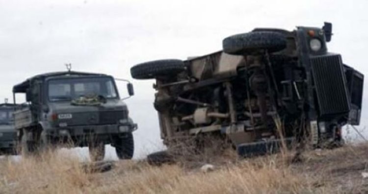 Urfa'da Askeri araç bariyerlere çarptı: 1 asker hayatını kaybetti,5 yaralı