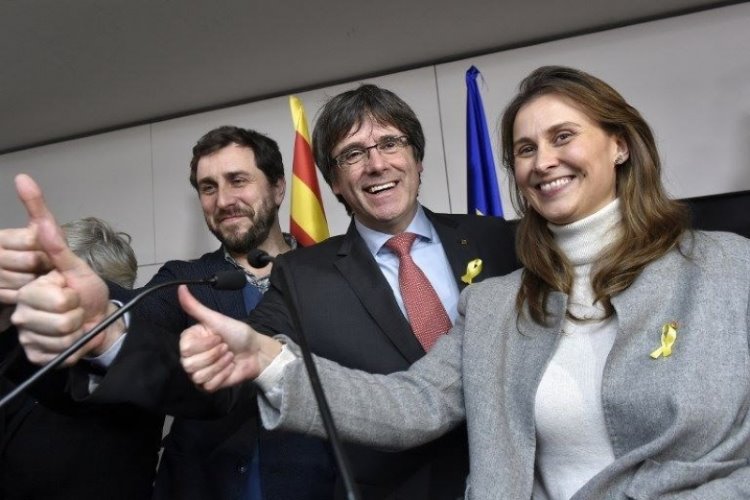 Katalonya'da seçimleri bağımsızlık yanlıları kazandı
