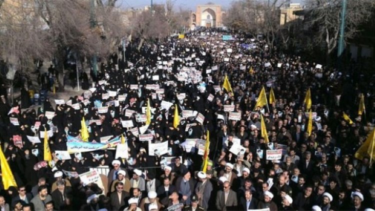 İran'da Gösteriler üçüncü gününde,Bu kez mollalar sokağa indi