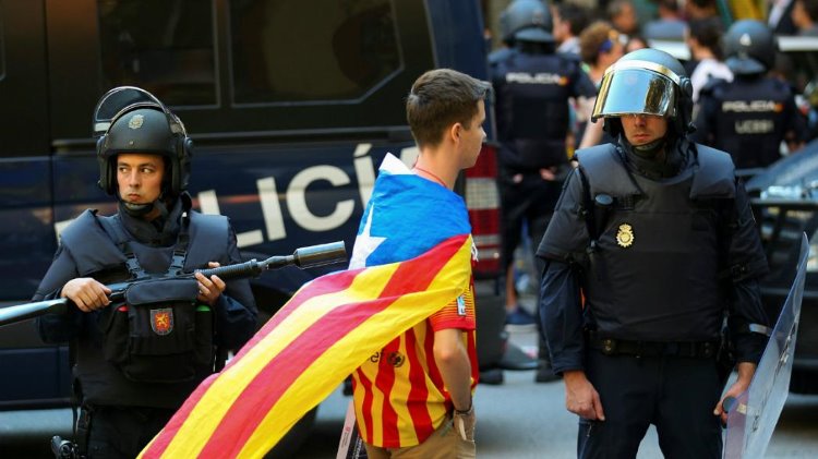 İspanya Katalonya'dan polislerini çekiyor