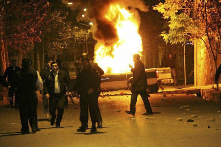 İran ve Doğu Kürdistan'da gösteriler yeniden patladı!