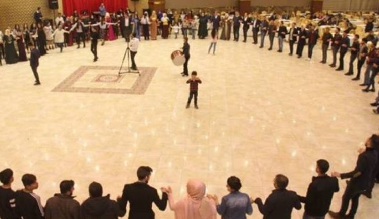 Düğünde Kürtçe şarkı söyleyen müzisyenler ve düğün sahibi tutuklandı