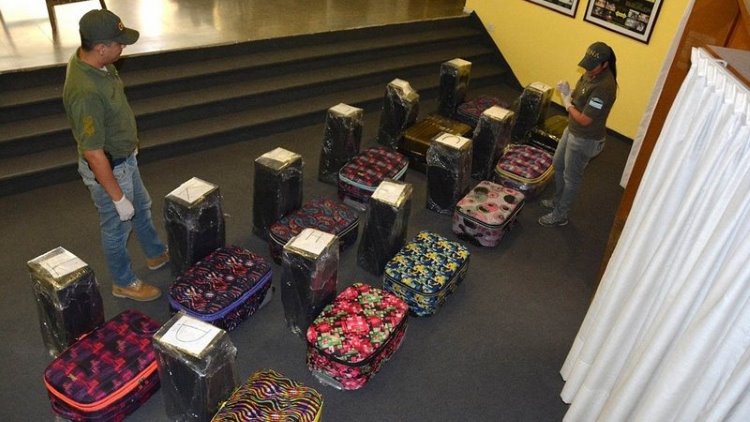 Rusya Büyükelçiliği'nde yaklaşık yarım ton kokain ele geçirildi
