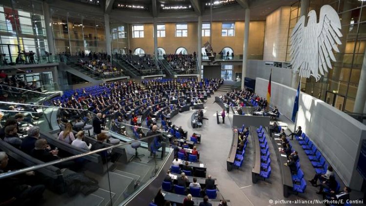 Alman meclisi Afrin gündemiyle toplandı,Türkiye'nin askeri operasyonu devletler hukukuna aykırı,derhal durdurulmalı